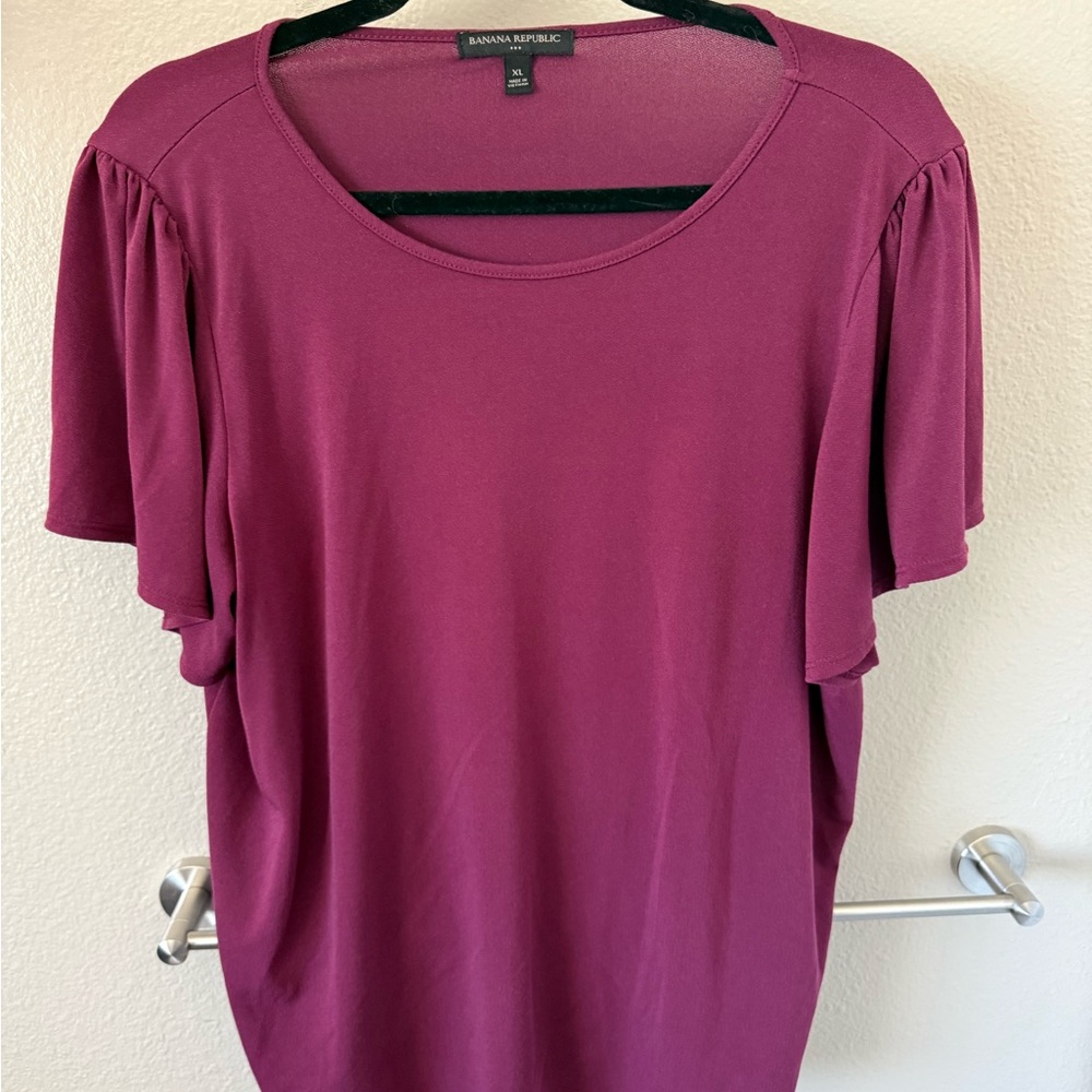 Banana Republic Women's Short Sleeve Burgundy Tee